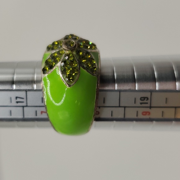 Lot of Five Vintage Costume Rings, Sizes 7-9 (including Trifari) - Picture 4 of 11